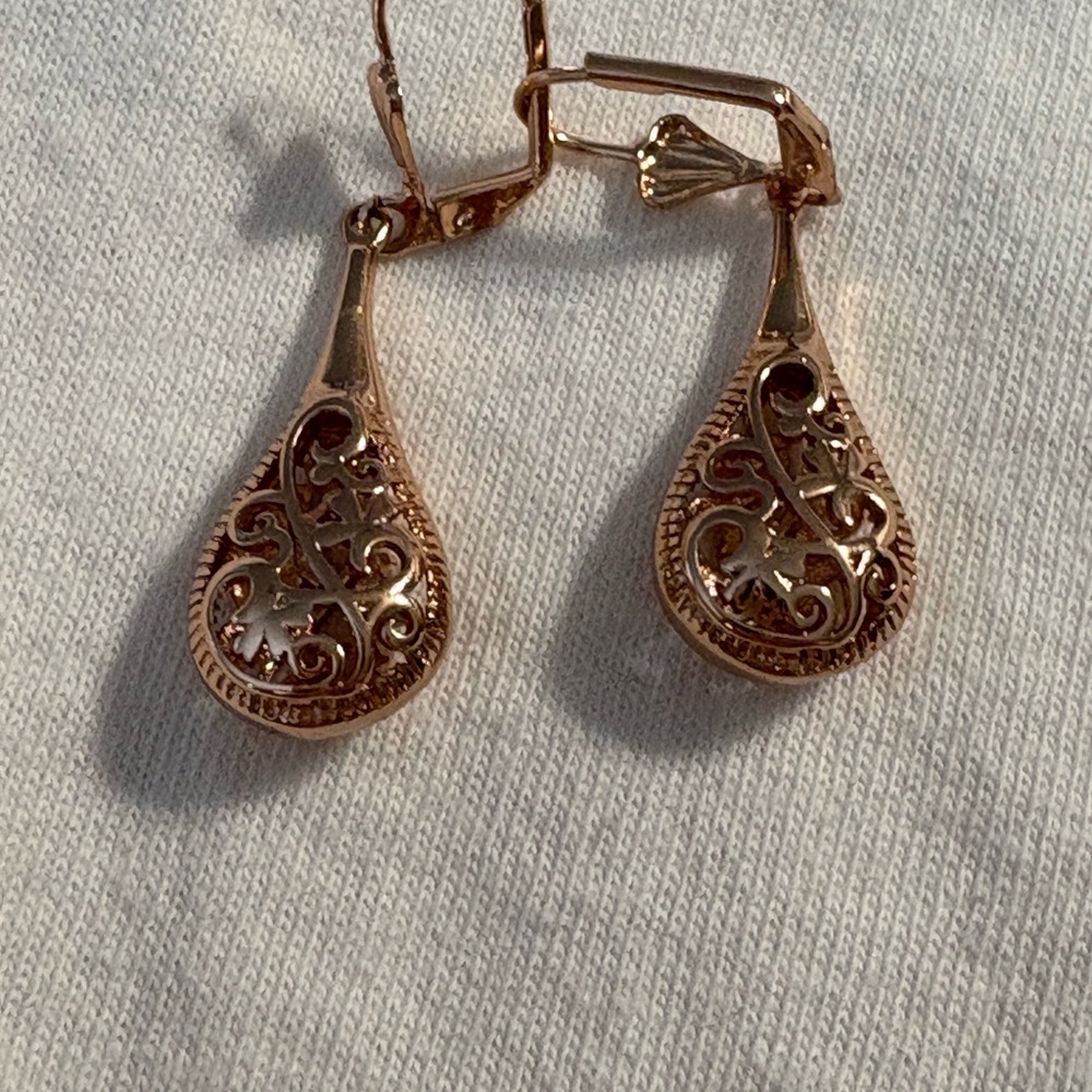 Elegant Rose Gold Filigree Earrings